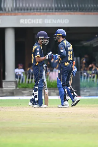 Doiwala Kings batters walking together