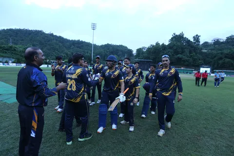 Doiwala Kings team gathering before play
