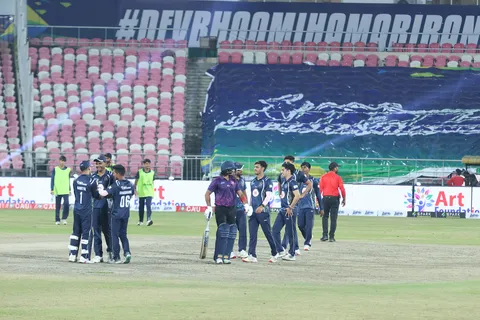 Nainital Tigers players gathering during the match